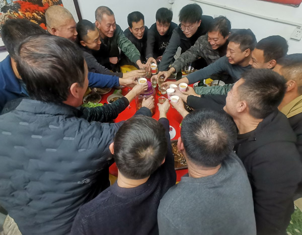 《感恩有你，“職”迎新生——北京型材拉彎廠感恩節特別聚餐》