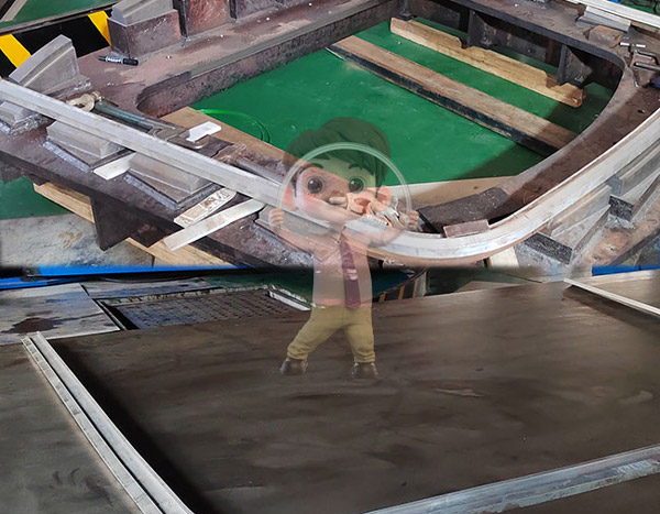 幕墻型材拉彎的技術(shù)挑戰(zhàn)與解決方案：如何應(yīng)對(duì)復(fù)雜建筑形態(tài)的需求