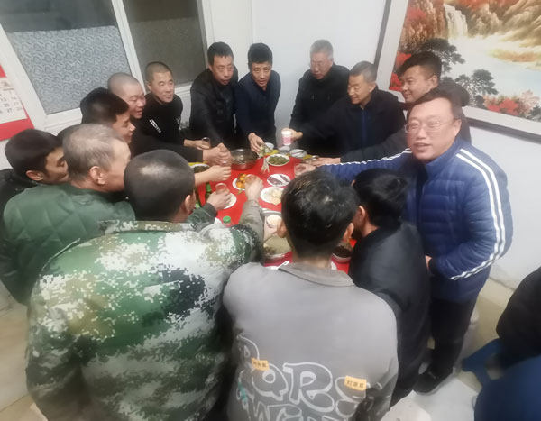 北京型材拉彎廠感恩在嚴(yán)寒中堅(jiān)守崗位的勞動(dòng)者們