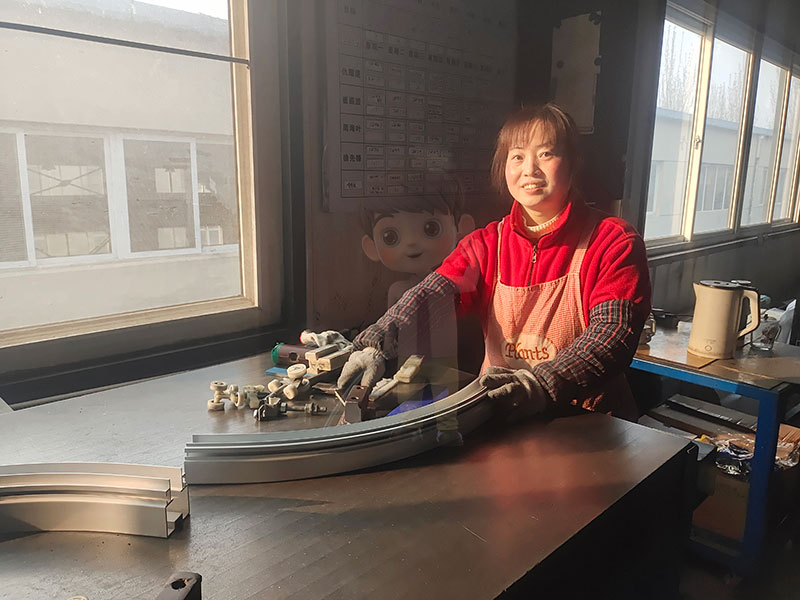 北京型材拉彎加工廠(chǎng)“三八”婦女節(jié)：致敬最美“她”身影