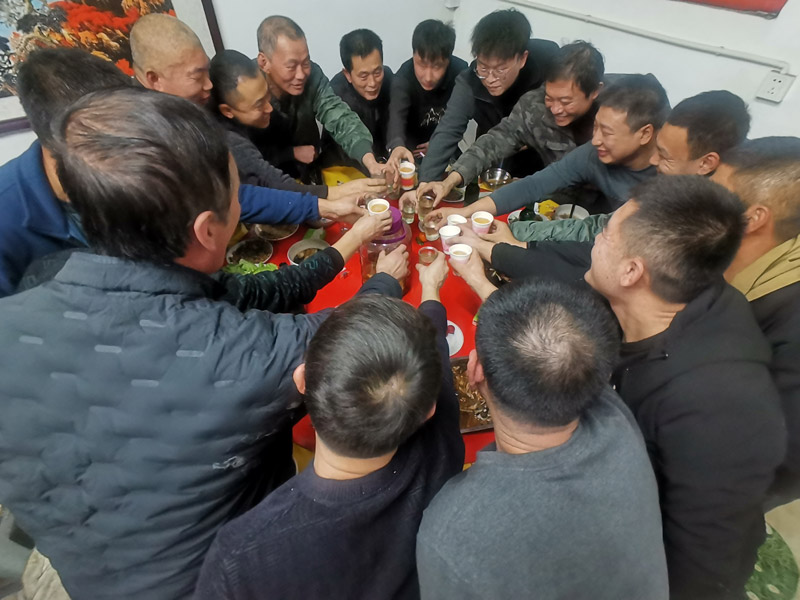 《感恩有你,“職”迎新生——北京型材拉彎廠感恩節特別聚餐》 《感恩有你,“職”迎新生——北京型材拉彎廠感恩節特別聚餐》