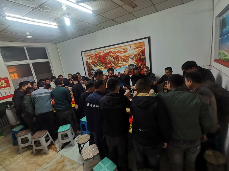 《感恩有你,“職”迎新生——北京型材拉彎廠感恩節特別聚餐》 《感恩有你,“職”迎新生——北京型材拉彎廠感恩節特別聚餐》