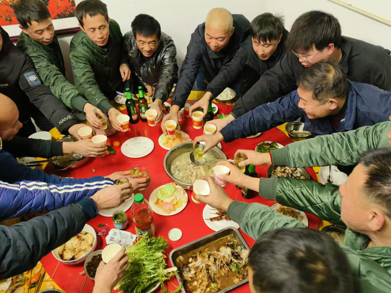 北京型材拉彎廠感恩在嚴寒中堅守崗位的勞動者們